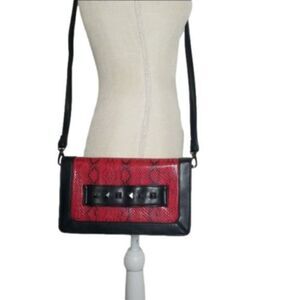 JL Womens Red & Black Snakeskin Embosse‎ Medium Crossbody Bag - New